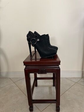 Guess Black Textured High-Heel Platform Booties